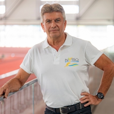 Ötvös Mihály doorman