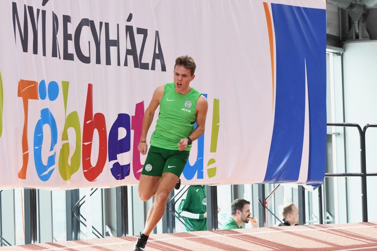 In pictures the 2nd day of the U20 U18 indoor OB